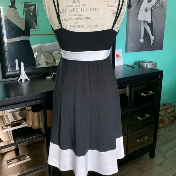 Express black & white block color dress - Picture 2 of 4